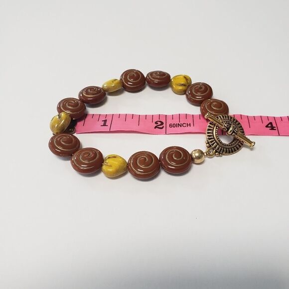 𝅺wooden carved swirl bracelet with toggle clasp - Picture 11 of 14